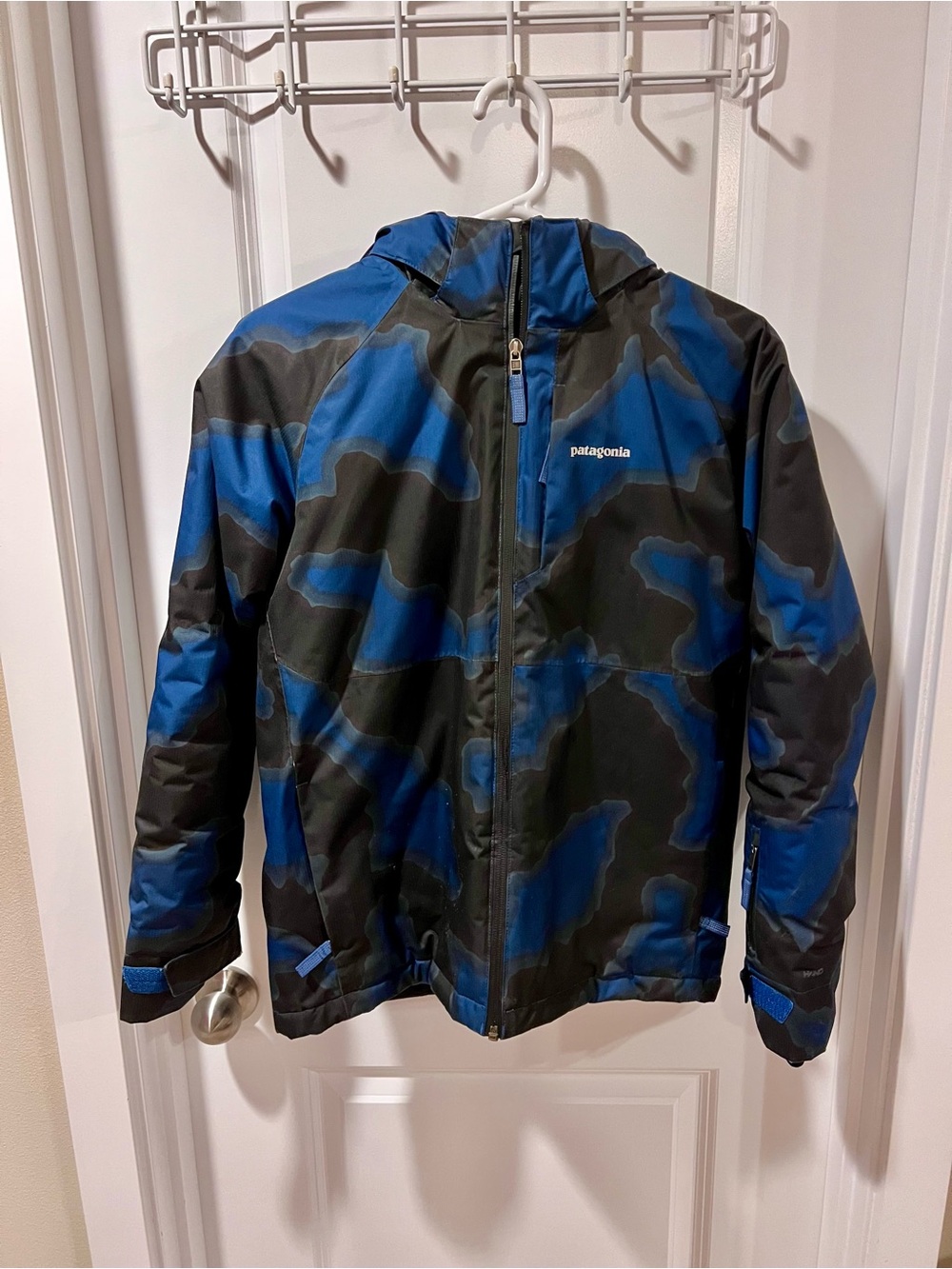 Patagonia Blue & Black Camo Snowshot Boys’ Jacket (XL / 14)
